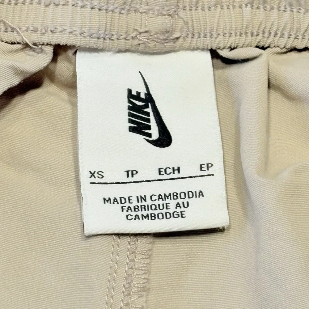 Vintage Nike Shorts Men XS Beige Flat Front Drawstring Nylon Sports Performance